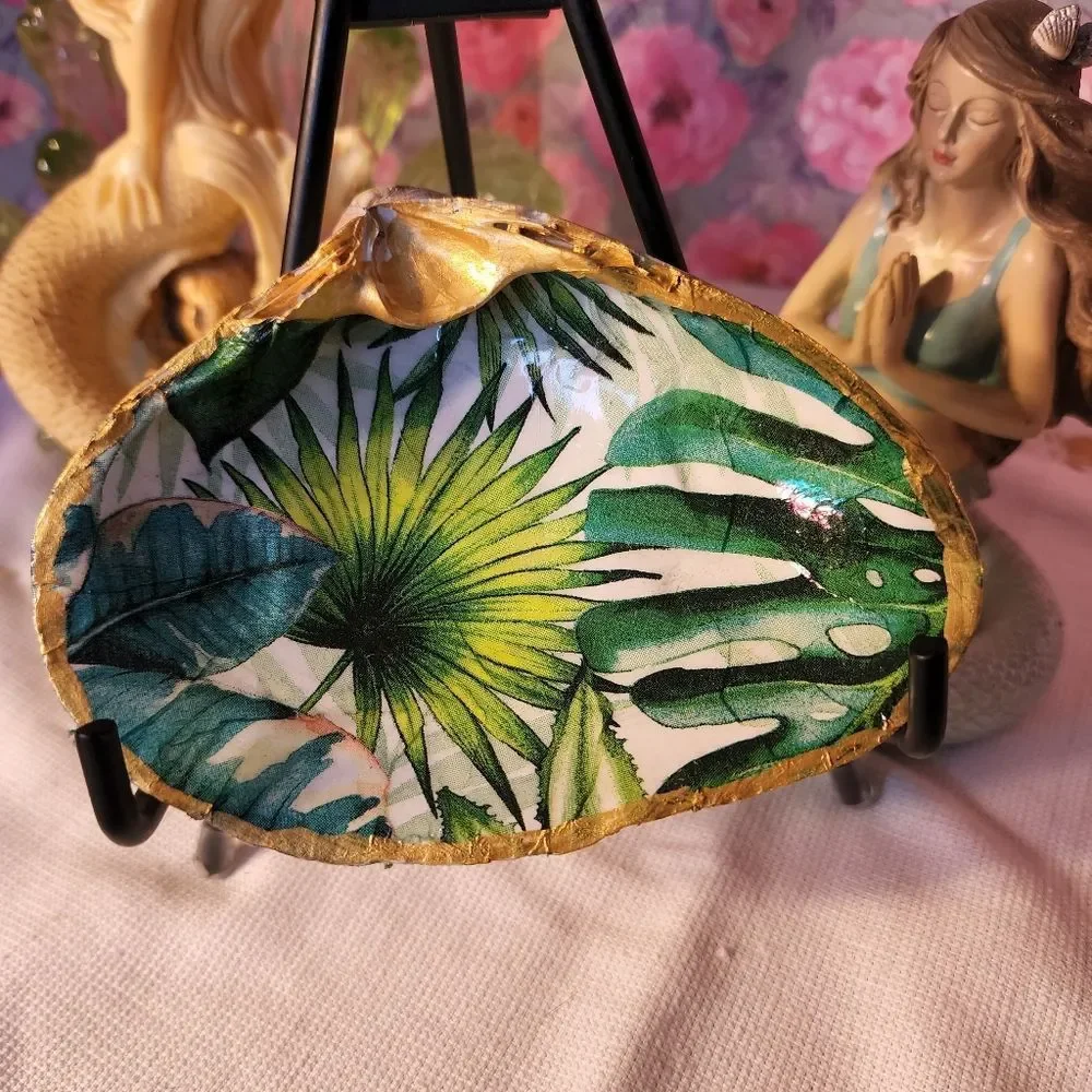 DECOUPAGE CLAM SHELL